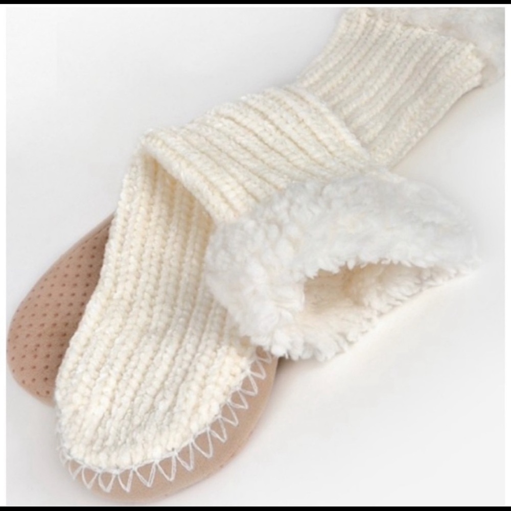 NEW! Ivory Chenille Slipper Socks - Picture 1 of 2